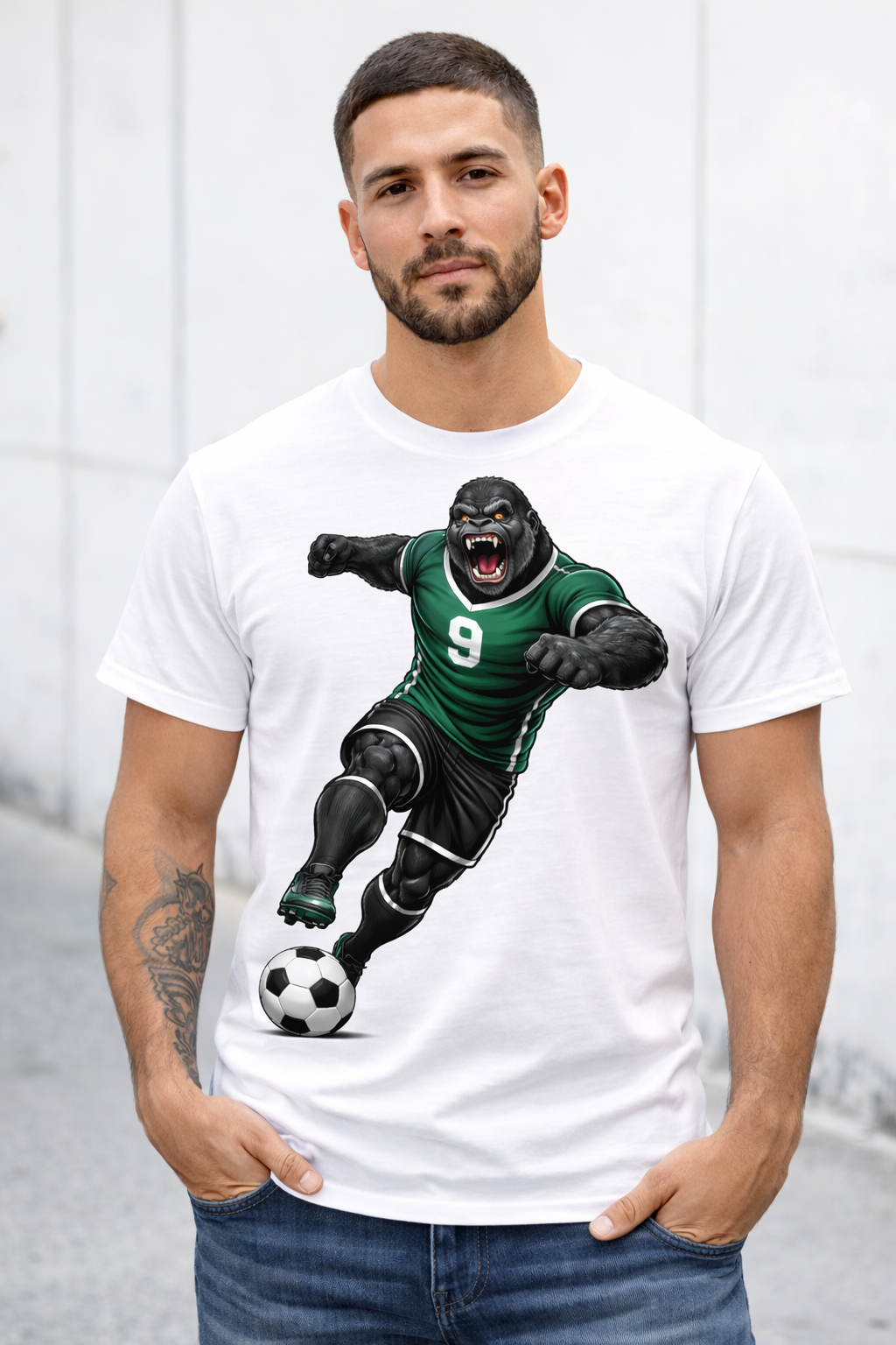 Gorilla Soccer player - Kicking - T-shirt / Hoodie